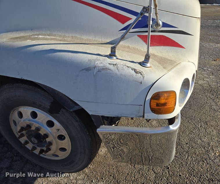image for item EQ3726 2001 Freightliner  CST120 semi truck