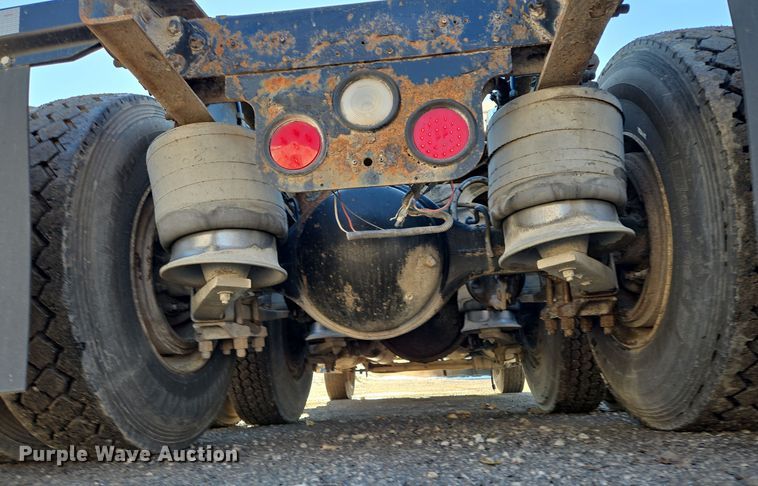 image for item EQ3726 2001 Freightliner  CST120 semi truck