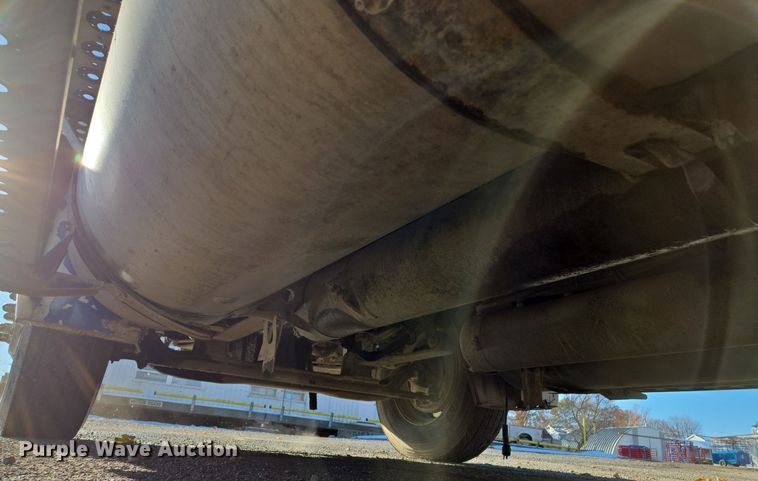 image for item EQ3726 2001 Freightliner  CST120 semi truck