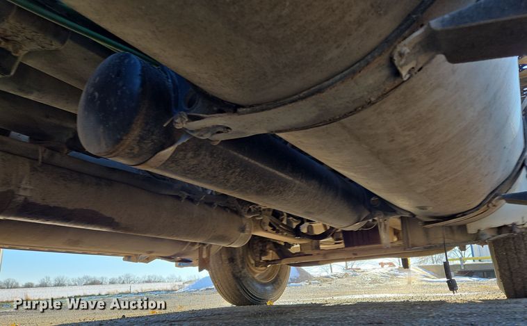 image for item EQ3726 2001 Freightliner  CST120 semi truck