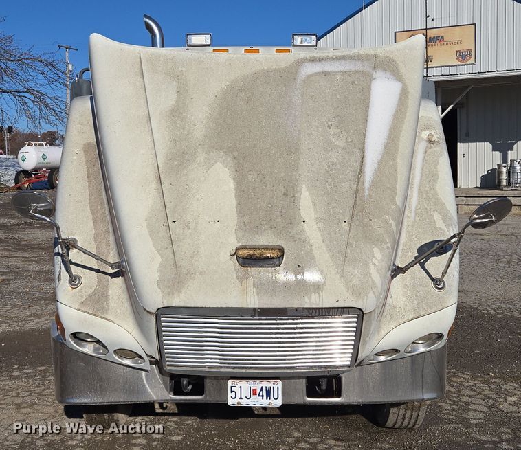 image for item EQ3726 2001 Freightliner  CST120 semi truck