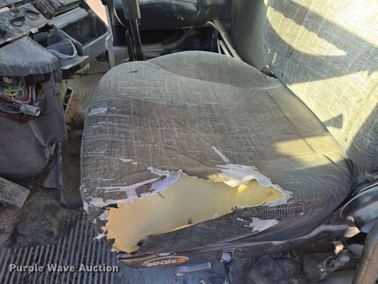 image for item EQ3726 2001 Freightliner  CST120 semi truck