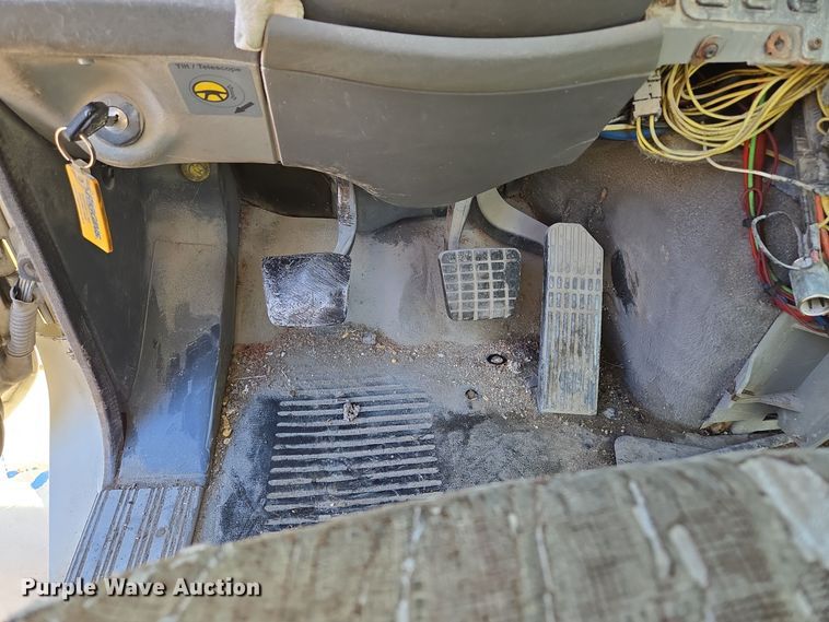 image for item EQ3726 2001 Freightliner  CST120 semi truck