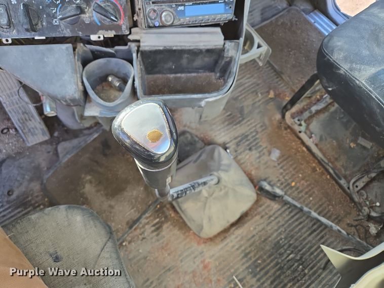 image for item EQ3726 2001 Freightliner  CST120 semi truck