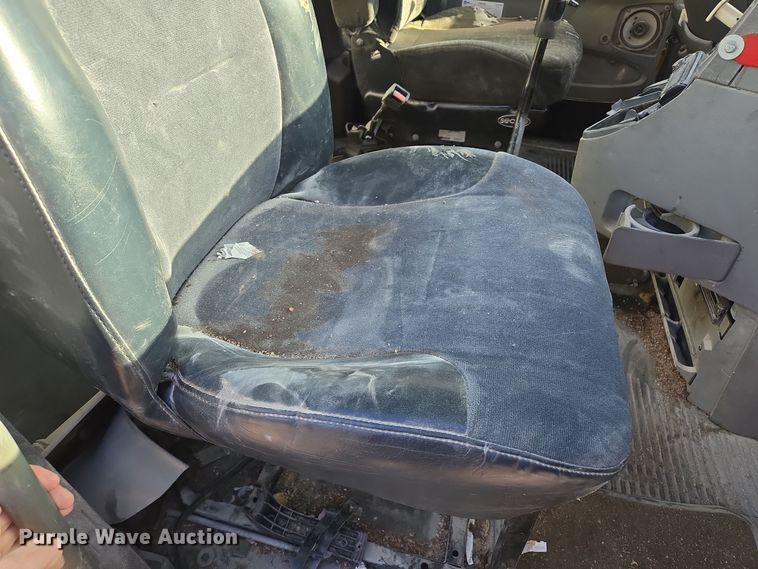 image for item EQ3726 2001 Freightliner  CST120 semi truck