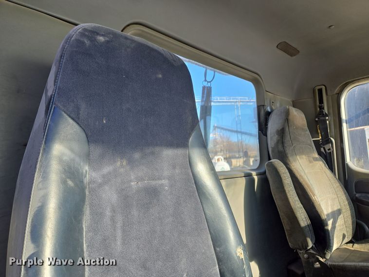 image for item EQ3726 2001 Freightliner  CST120 semi truck