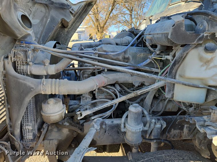 image for item EQ3726 2001 Freightliner  CST120 semi truck