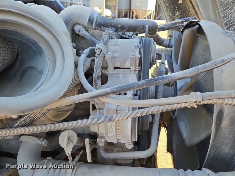 image for item EQ3726 2001 Freightliner  CST120 semi truck