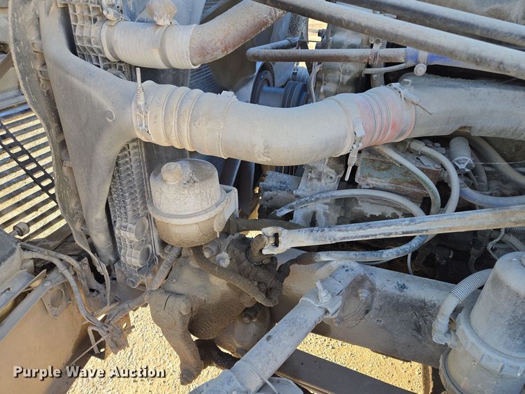 image for item EQ3726 2001 Freightliner  CST120 semi truck