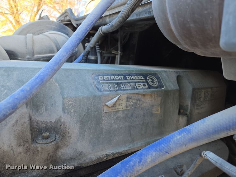 image for item EQ3726 2001 Freightliner  CST120 semi truck