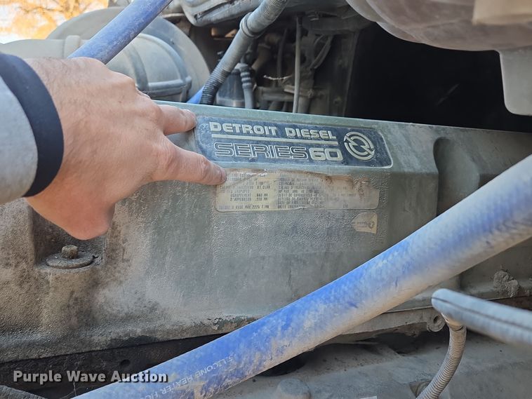 image for item EQ3726 2001 Freightliner  CST120 semi truck