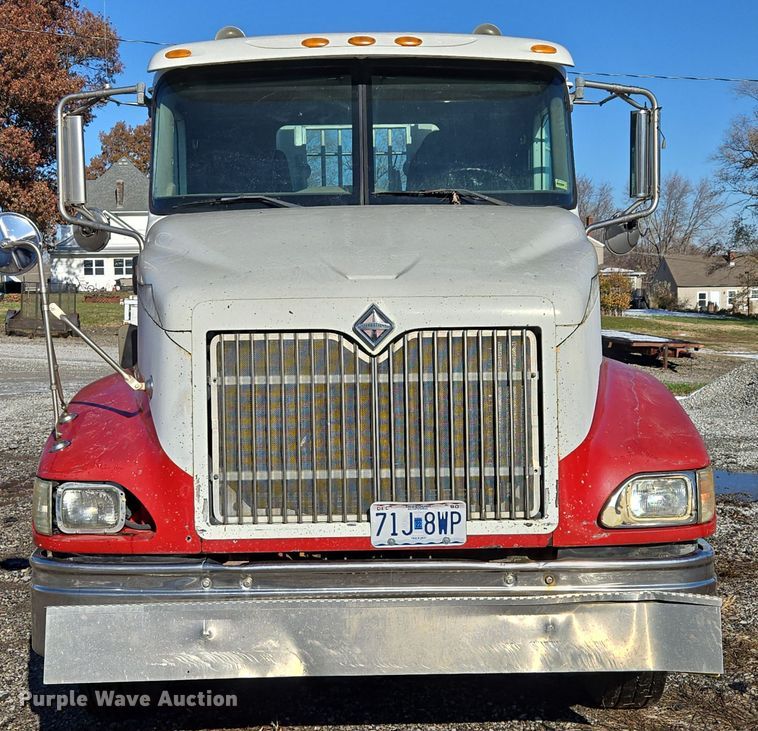 image for item EQ3727 2003 International  9200i winch truck