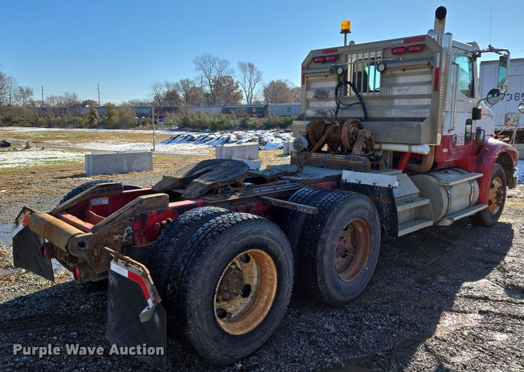 image for item EQ3727 2003 International  9200i winch truck