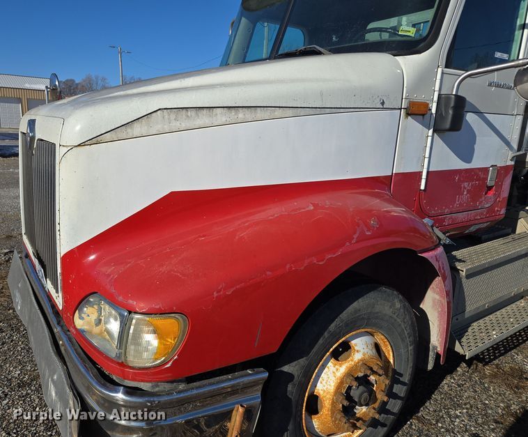 image for item EQ3727 2003 International  9200i winch truck