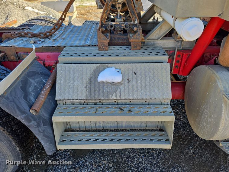 image for item EQ3727 2003 International  9200i winch truck