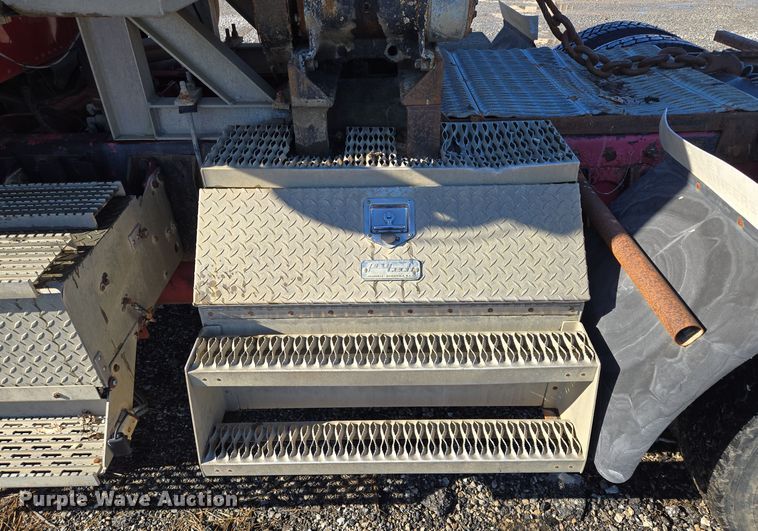 image for item EQ3727 2003 International  9200i winch truck