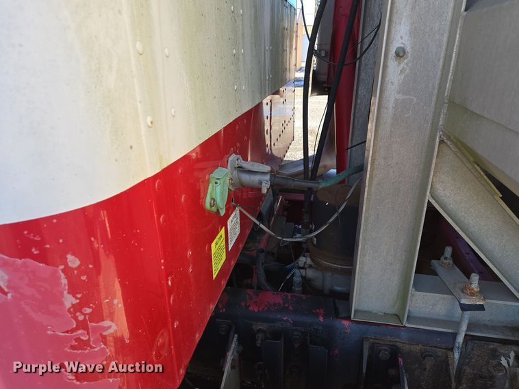 image for item EQ3727 2003 International  9200i winch truck