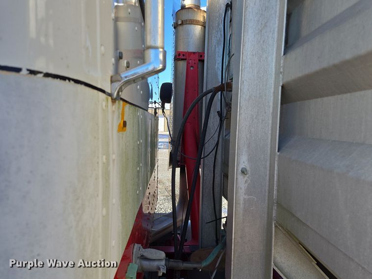 image for item EQ3727 2003 International  9200i winch truck