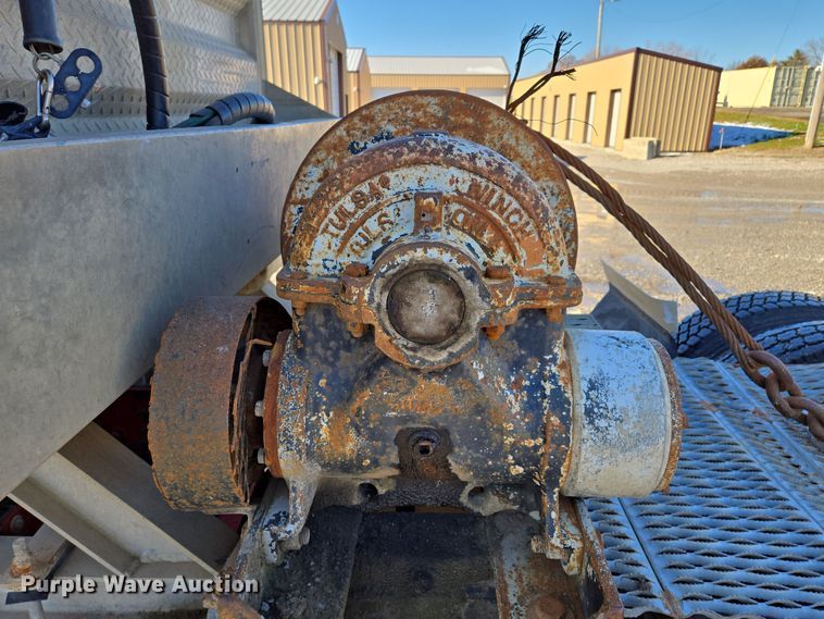 image for item EQ3727 2003 International  9200i winch truck