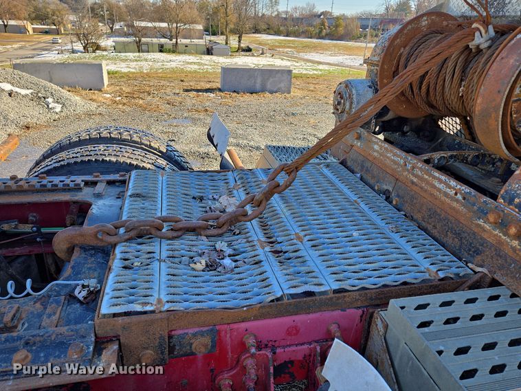 image for item EQ3727 2003 International  9200i winch truck