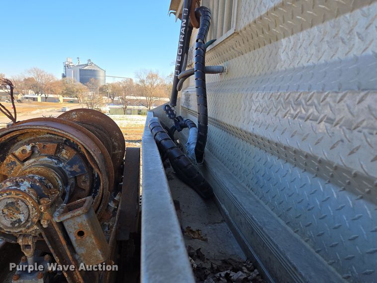 image for item EQ3727 2003 International  9200i winch truck