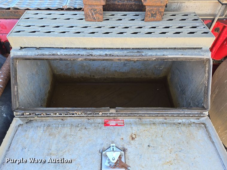 image for item EQ3727 2003 International  9200i winch truck