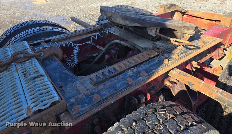 image for item EQ3727 2003 International  9200i winch truck