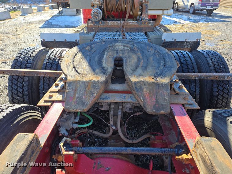 image for item EQ3727 2003 International  9200i winch truck