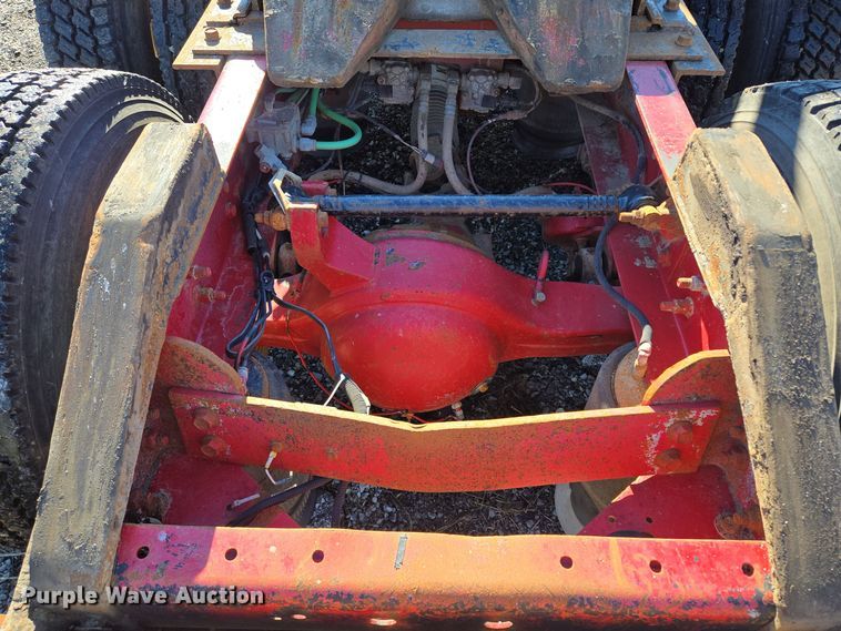 image for item EQ3727 2003 International  9200i winch truck