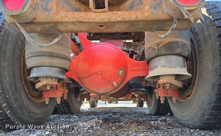 image for item EQ3727 2003 International  9200i winch truck