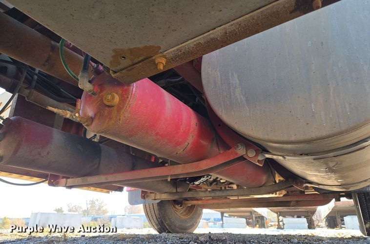 image for item EQ3727 2003 International  9200i winch truck