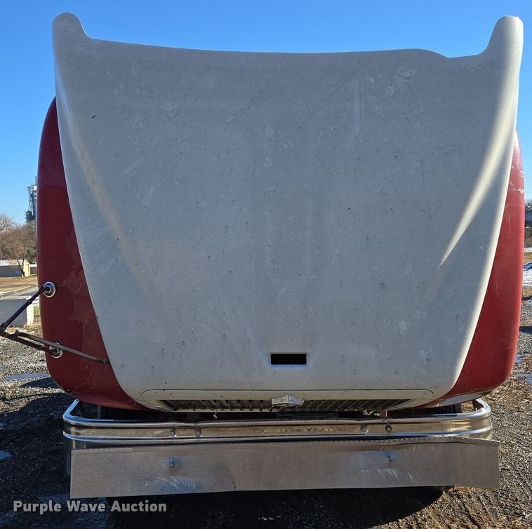 image for item EQ3727 2003 International  9200i winch truck