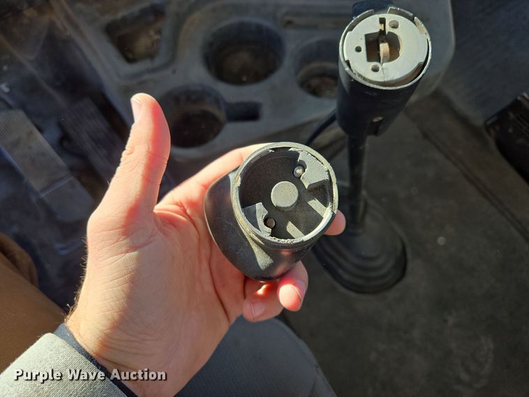 image for item EQ3727 2003 International  9200i winch truck