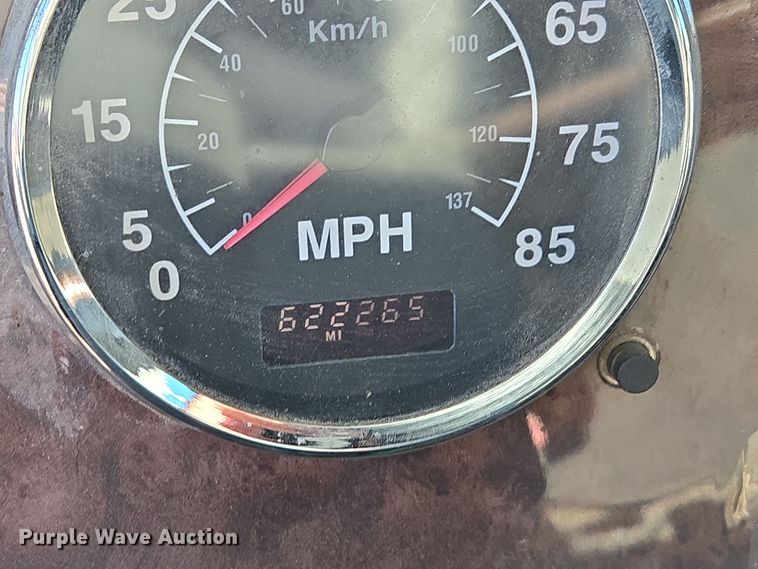 image for item EQ3727 2003 International  9200i winch truck