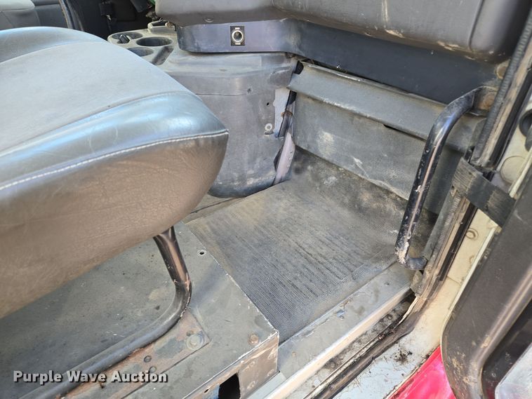 image for item EQ3727 2003 International  9200i winch truck