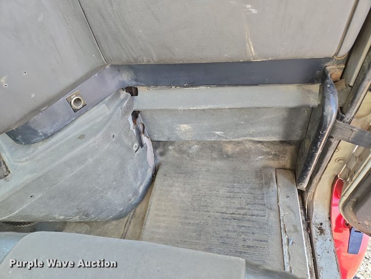 image for item EQ3727 2003 International  9200i winch truck