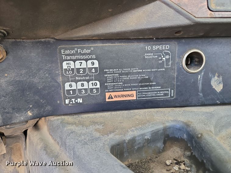 image for item EQ3727 2003 International  9200i winch truck