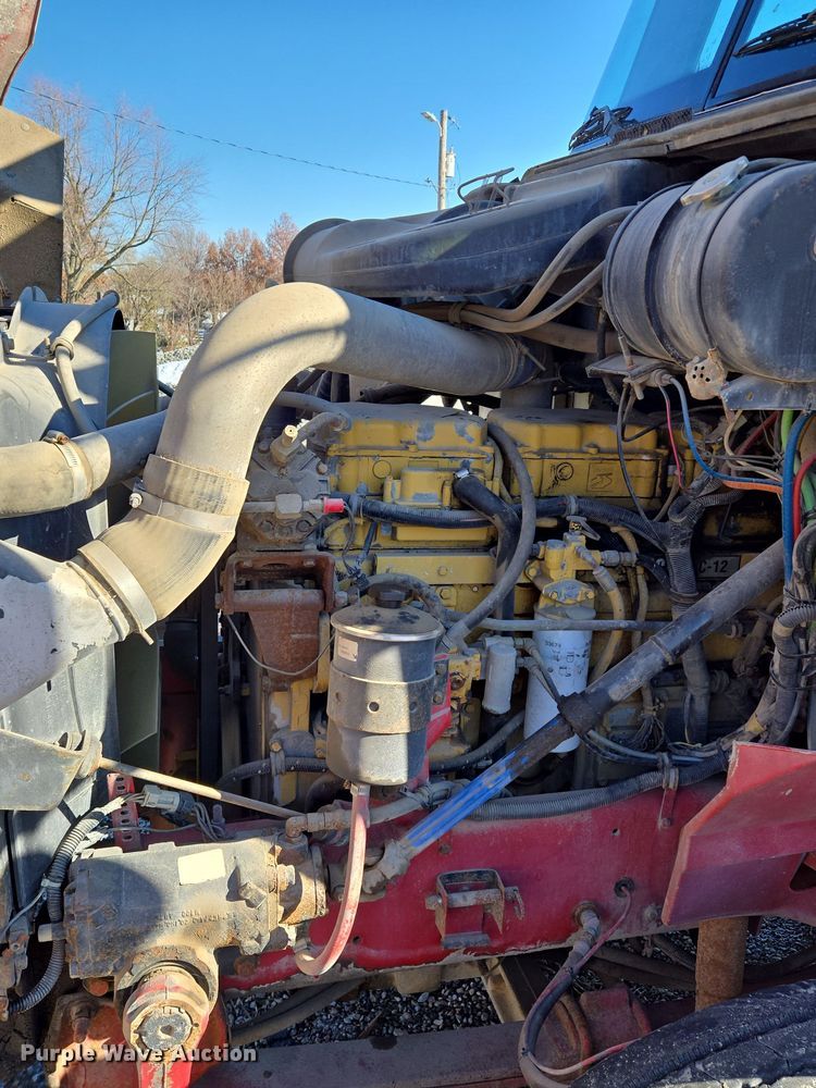 image for item EQ3727 2003 International  9200i winch truck