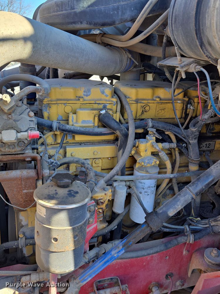 image for item EQ3727 2003 International  9200i winch truck