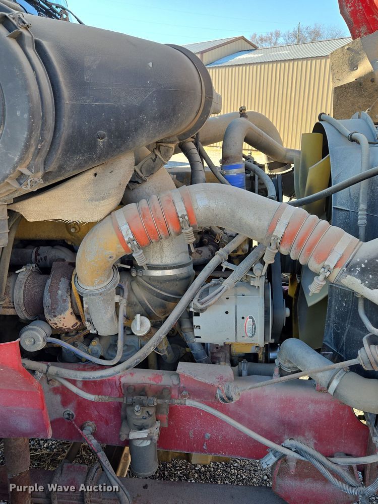 image for item EQ3727 2003 International  9200i winch truck