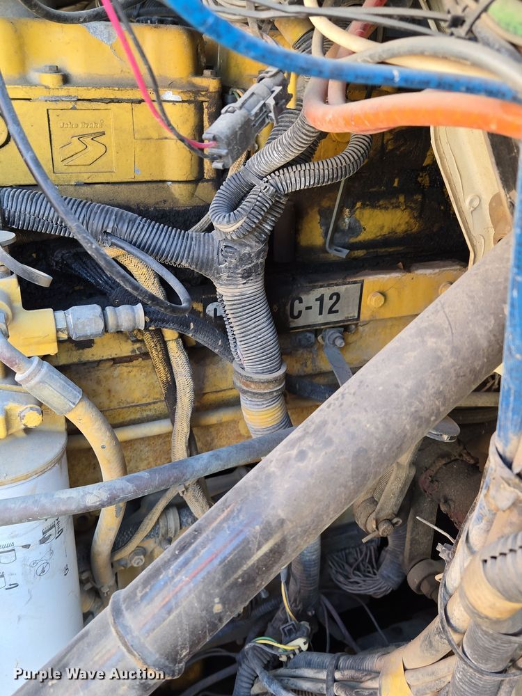 image for item EQ3727 2003 International  9200i winch truck