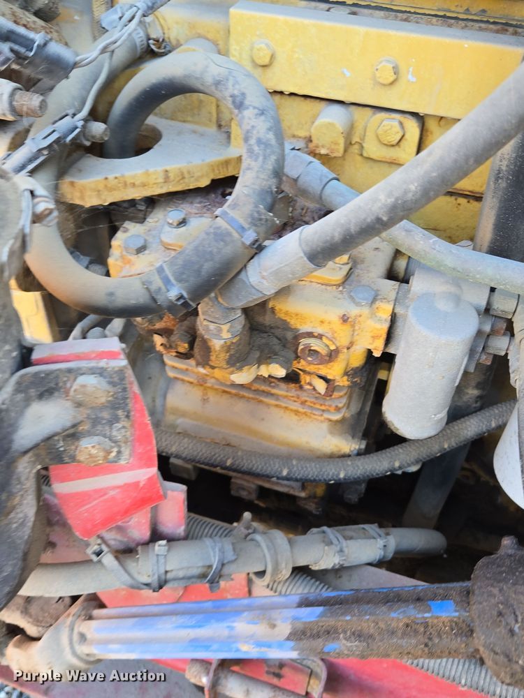 image for item EQ3727 2003 International  9200i winch truck