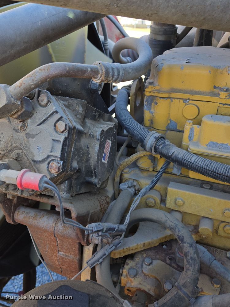 image for item EQ3727 2003 International  9200i winch truck