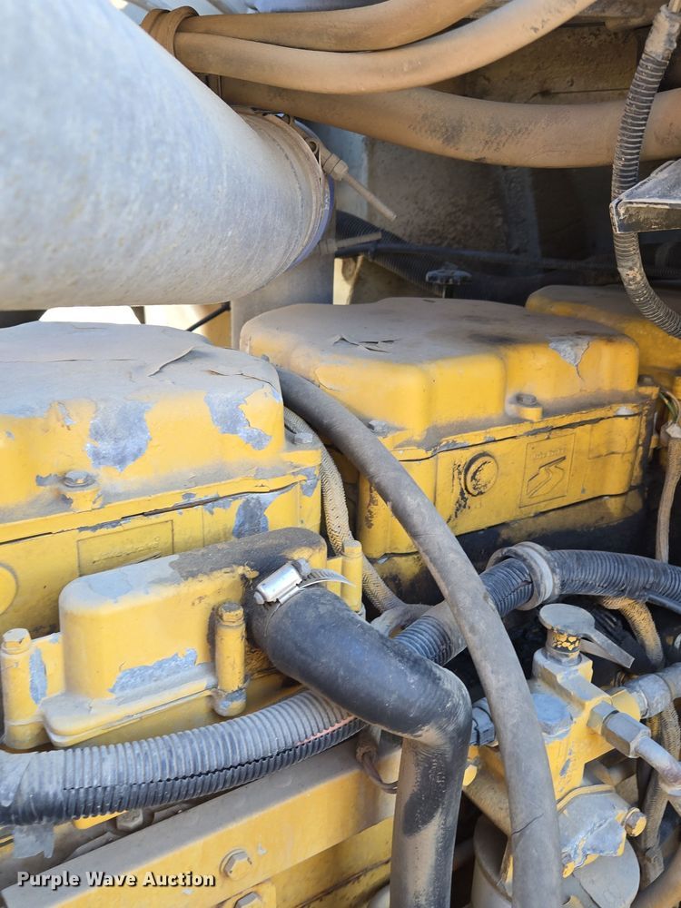 image for item EQ3727 2003 International  9200i winch truck