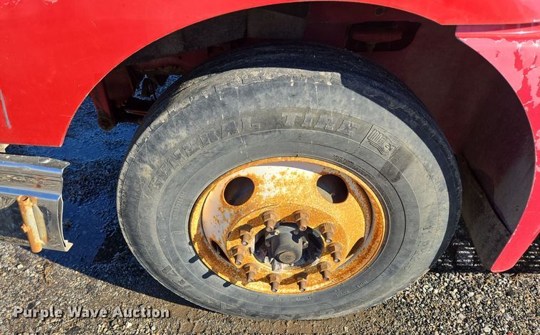 image for item EQ3727 2003 International  9200i winch truck