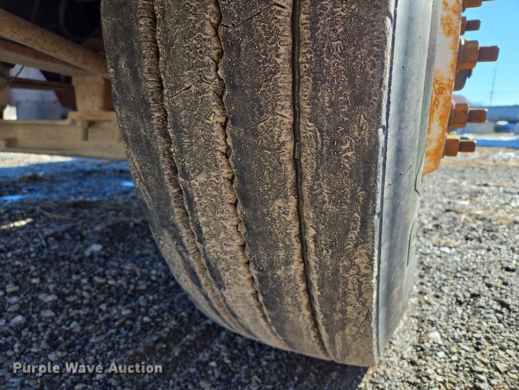 image for item EQ3727 2003 International  9200i winch truck