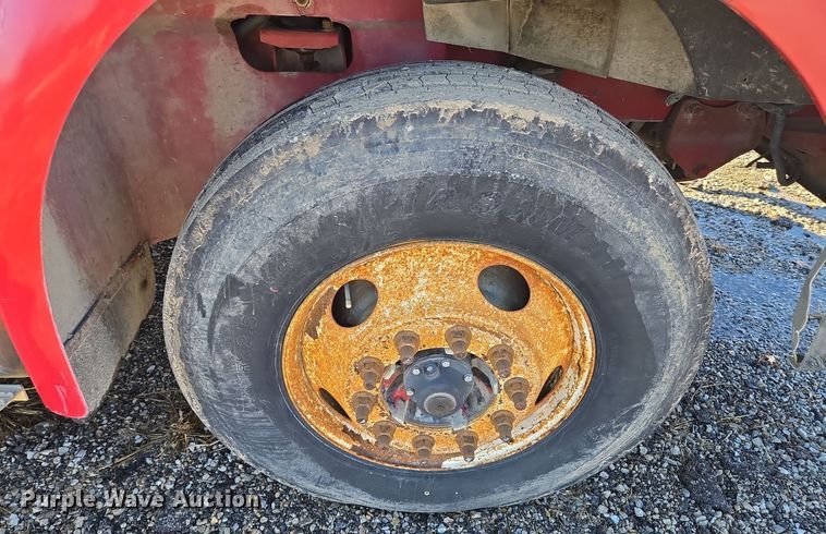 image for item EQ3727 2003 International  9200i winch truck