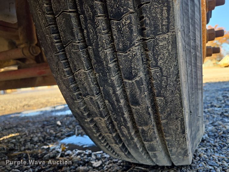 image for item EQ3727 2003 International  9200i winch truck