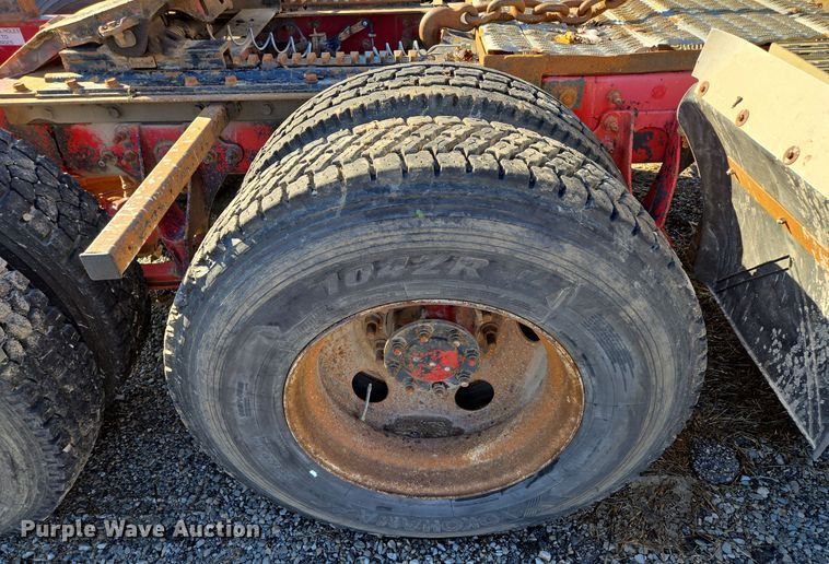 image for item EQ3727 2003 International  9200i winch truck