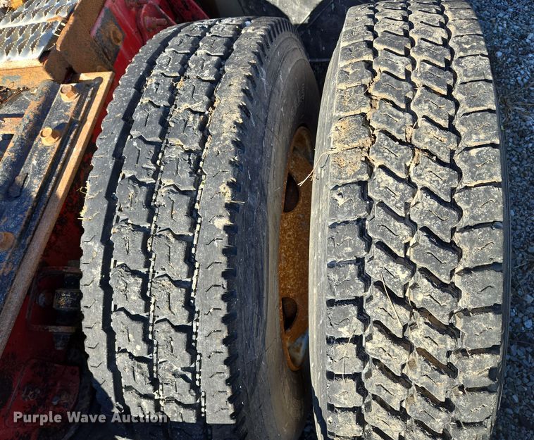 image for item EQ3727 2003 International  9200i winch truck